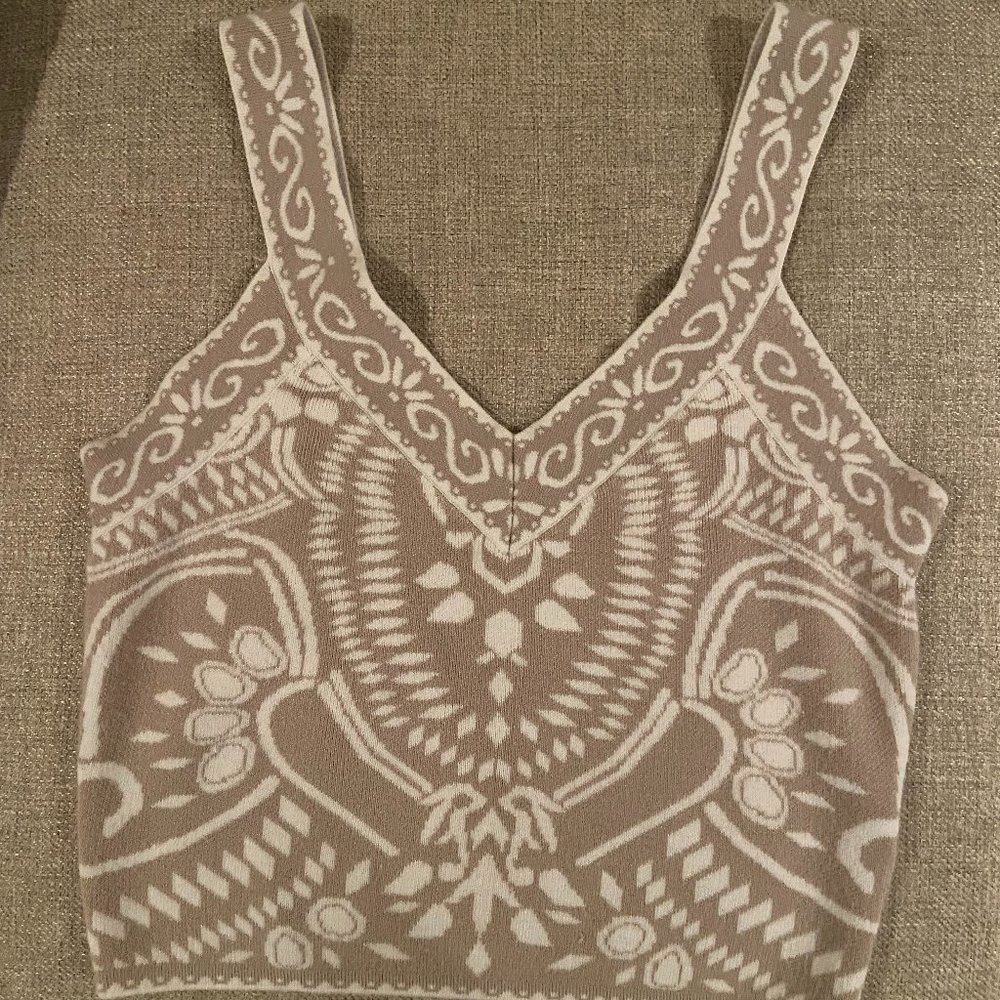 Express knit crop top. Size XS. Good condition.